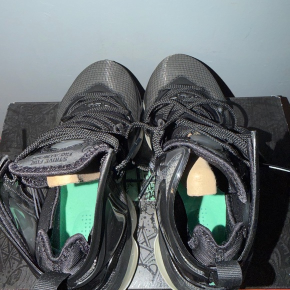 Nike Lebron 19 Basketball Shoes - Picture 4 of 10